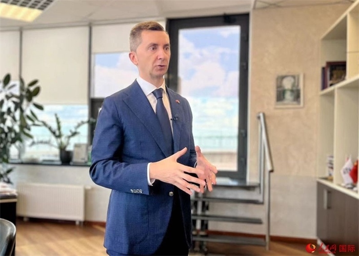 中白工業(yè)園開發(fā)公司第一副總經(jīng)理基里爾·卡羅杰耶夫接受人民網(wǎng)記者采訪。人民網(wǎng)記者 朱虹攝