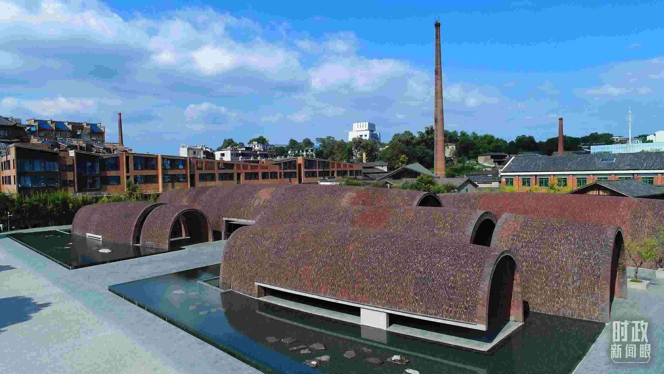 △街區(qū)內(nèi)的博物館，借鑒了景德鎮(zhèn)清代獨創(chuàng)的蛋形柴窯構造特點。（總臺央視記者范凱拍攝）