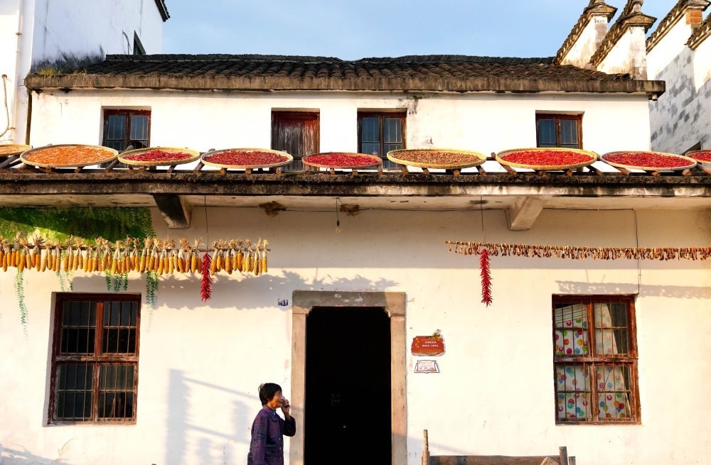 婺源縣王村石門自然村一角（2023年10月11日攝）。