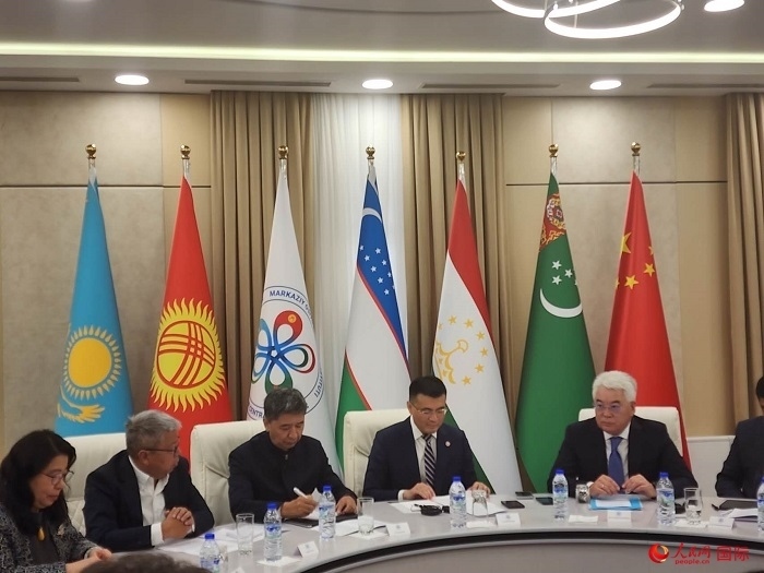 中國駐烏茲別克斯坦大使于駿致辭。人民網(wǎng)記者 李強攝