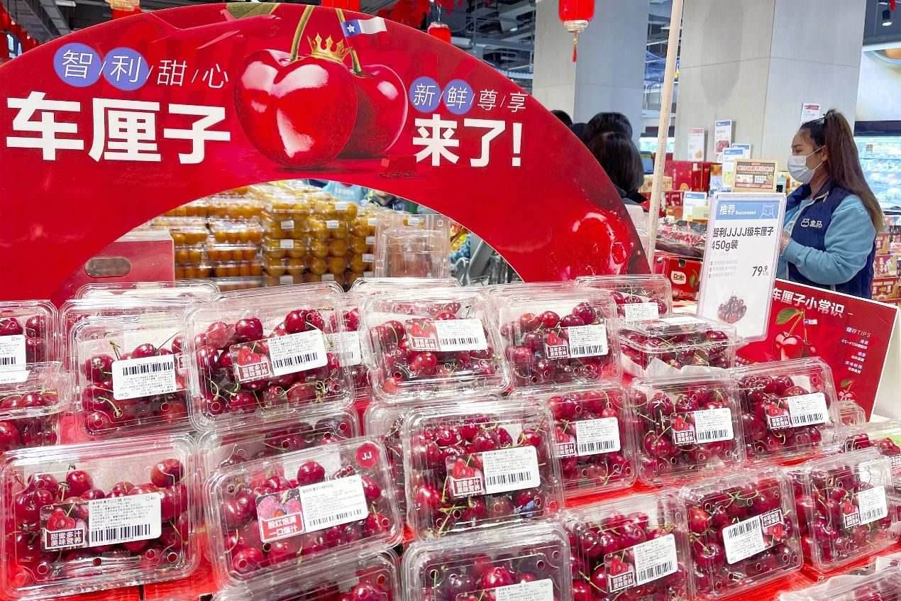 北京一家盒馬鮮生超市中智利車厘子售賣區(qū)。來源：視覺中國