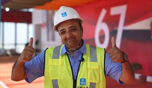 瓦利德·拉馬丹接受人民網(wǎng)記者采訪。嚴川吉雨攝