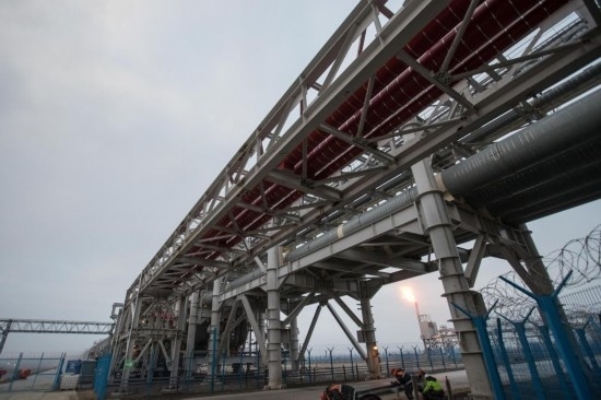 這是2018年8月8日在俄羅斯薩別塔拍攝的中俄亞馬爾項(xiàng)目輸氣管道。（新華社記者吳壯攝）