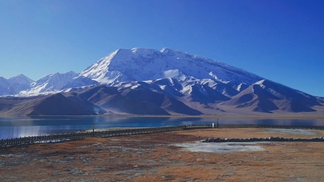 喀拉庫勒湖。中國鐵路烏魯木齊局集團(tuán)有限公司供圖