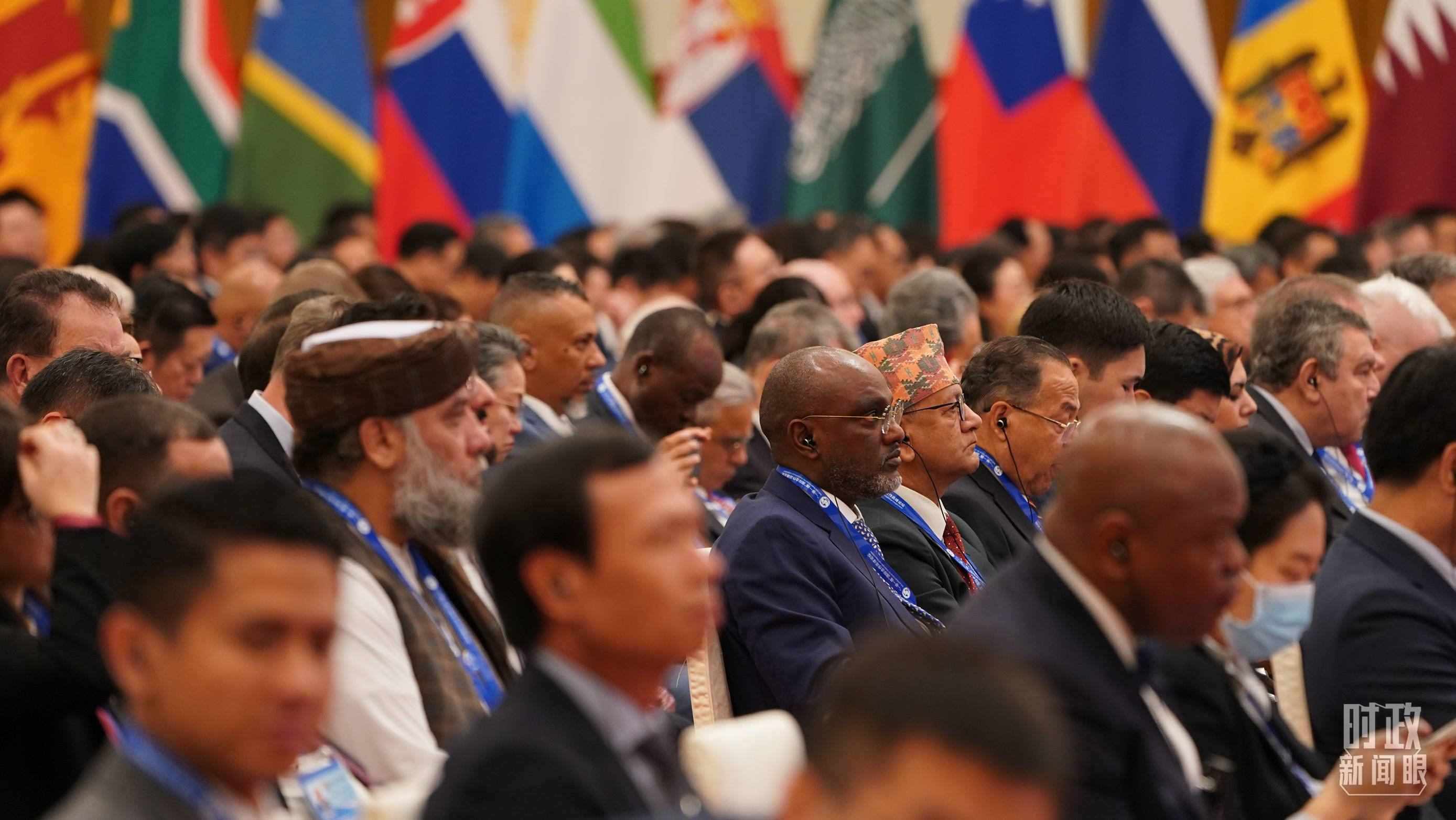 △開(kāi)幕式現(xiàn)場(chǎng)的與會(huì)嘉賓。（總臺(tái)國(guó)廣記者李晉拍攝）