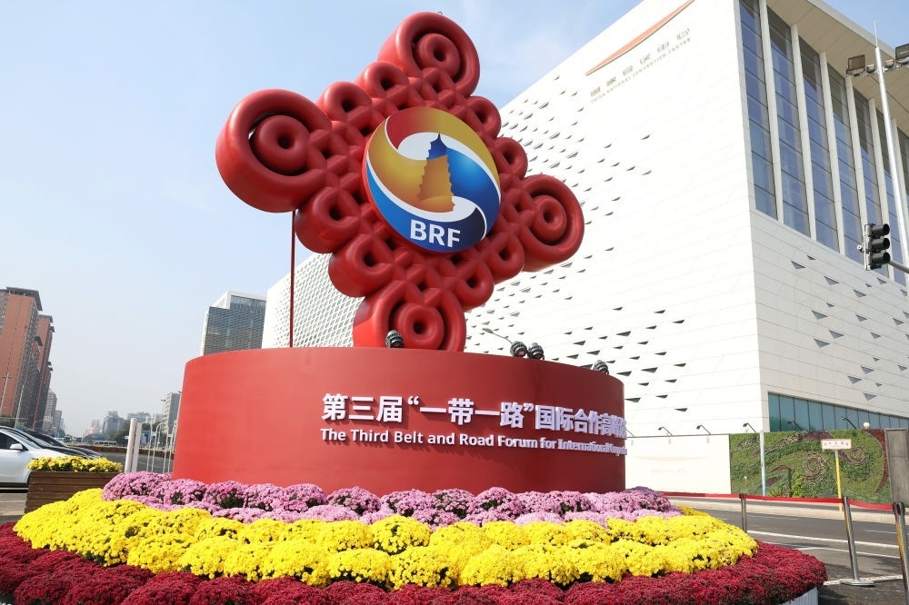 這是在北京國家會議中心附近拍攝的“一帶一路”國際合作高峰論壇景觀布置（2023年10月17日攝）。新華社記者 陳斌 攝