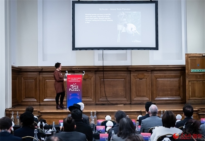 英國旅游達人瑪麗亞·拉莫爾作來川游歷主題分享。人民網 郭錦標攝