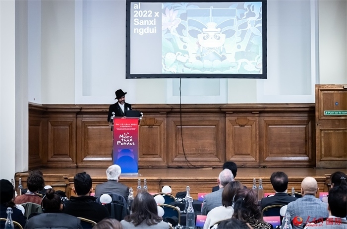 城市建筑與文化創(chuàng)意設計師卡姆·帕尼薩講述他和四川的故事。人民網 郭錦標攝