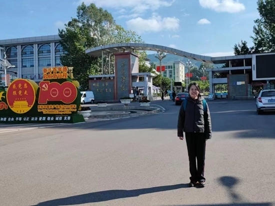 北京交通大學(xué)退休教師李唐軍在西昌學(xué)院。校方供圖