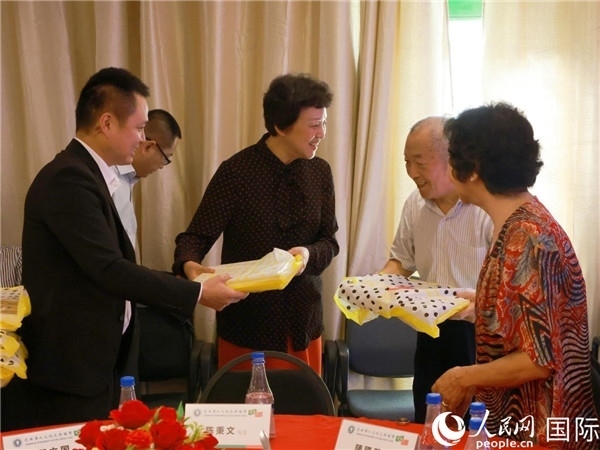 當(dāng)?shù)貢r間10月23日，國務(wù)院僑務(wù)辦公室主任陳旭在巴西華人文化交流協(xié)會會館出席里約僑界舉辦的重陽節(jié)敬老聯(lián)歡活動。人民網(wǎng)記者 陳海琪攝