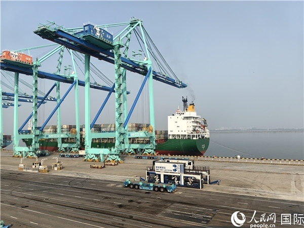 天津港北疆港區(qū)C段智能化集裝箱碼頭。人民網(wǎng)記者 符園園攝