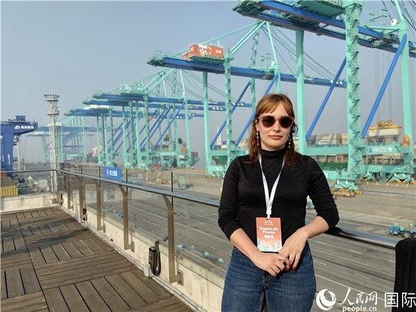 阿根廷公共電視臺記者萊蒂西亞接受采訪。人民網(wǎng)記者 符園園攝