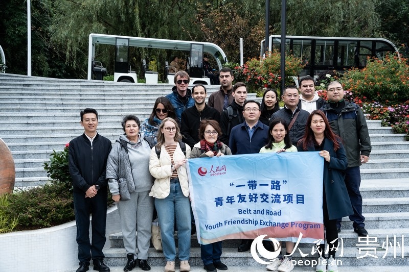 合影留念。人民網(wǎng) 陽(yáng)茜攝