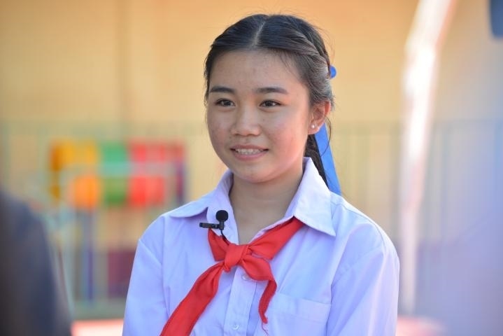 蓬批灣結束中國之行返回老撾后接受記者采訪。