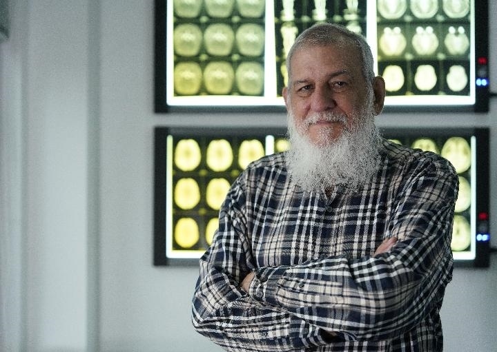 10月31日，古巴科學(xué)家裴德樂在電子科技大學(xué)校園內(nèi)。