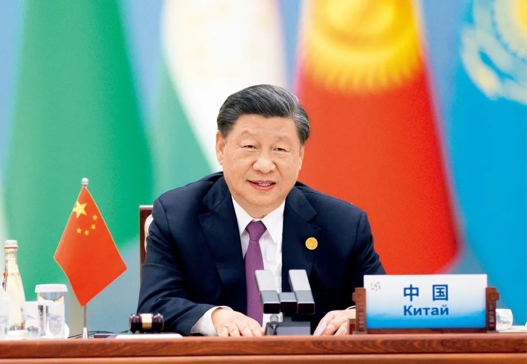 2023年5月19日上午，國(guó)家主席習(xí)近平在陜西省西安市主持首屆中國(guó)—中亞峰會(huì)并發(fā)表題為《攜手建設(shè)守望相助、共同發(fā)展、普遍安全、世代友好的中國(guó)—中亞命運(yùn)共同體》的主旨講話。圖/ 新華社記者 黃敬文 攝