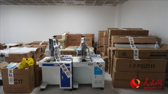 查封的假冒品牌燈具等。人民網(wǎng) 肖聰聰 攝