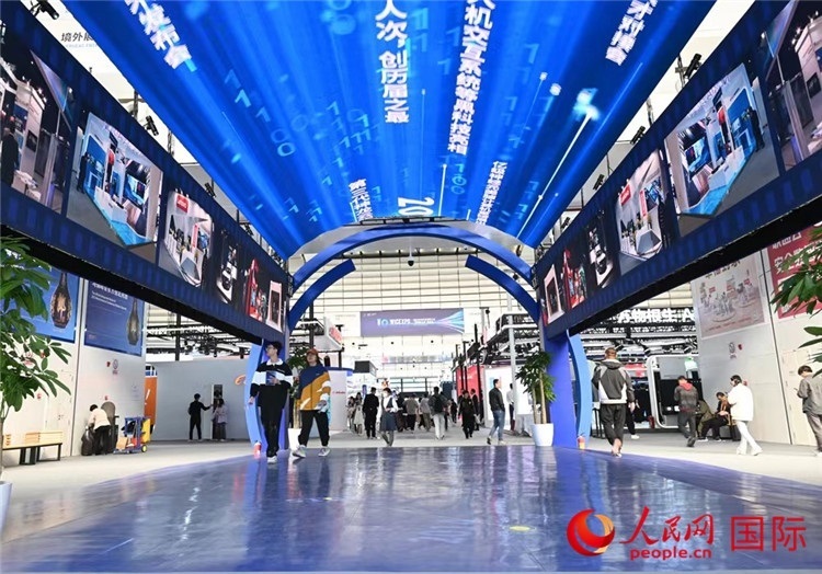 11月7日上午，2023年世界互聯(lián)網(wǎng)大會(huì)“互聯(lián)網(wǎng)之光”博覽會(huì)在浙江烏鎮(zhèn)開幕。人民網(wǎng)記者 葉賓得攝