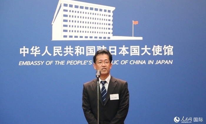 導(dǎo)師代表、東京大學(xué)教授內(nèi)山真伸發(fā)表致辭。人民網(wǎng) 許可攝