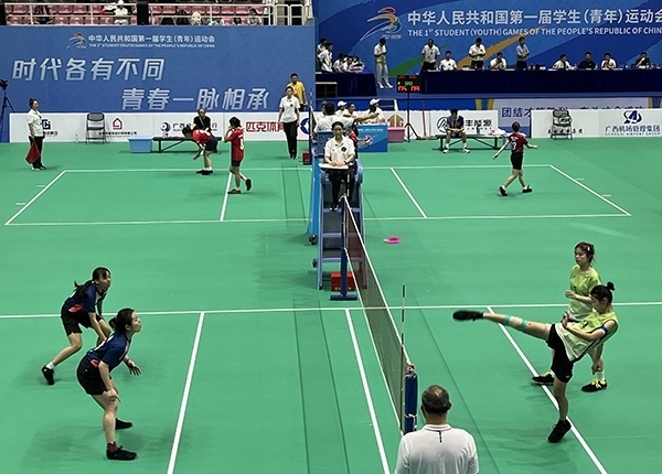 11月11日，第一屆全國學(xué)生（青年）運(yùn)動(dòng)會(huì)毽球（校園組）比賽現(xiàn)場。人民網(wǎng)記者 歐興榮攝