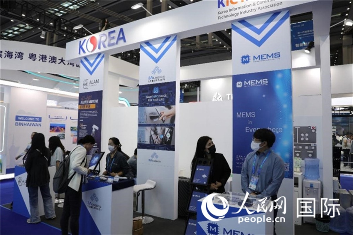 第二十五屆中國國際高新技術成果交易會15日在深圳開幕，圖為韓國企業(yè)展臺（人民網(wǎng)記者 魯揚攝）