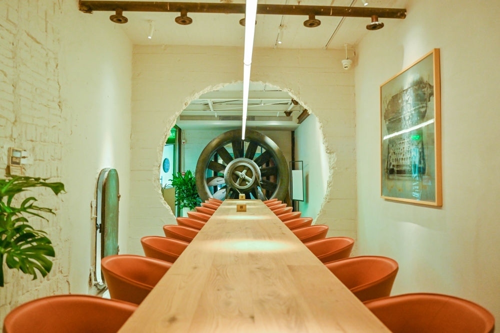 “絲聯(lián)166”園區(qū)內保留工業(yè)遺存的咖啡館。（受訪者供圖）