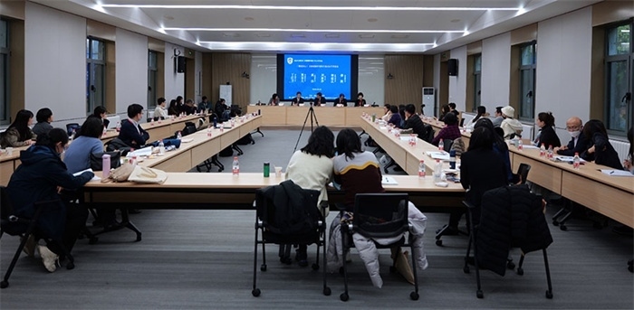 “區(qū)域國別學(xué)視角下的日語學(xué)科建設(shè)”圓桌論壇現(xiàn)場。主辦方供圖
