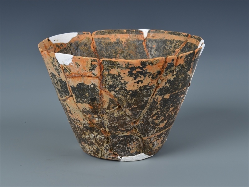 出土的蛋殼彩陶杯。國家文物局供圖