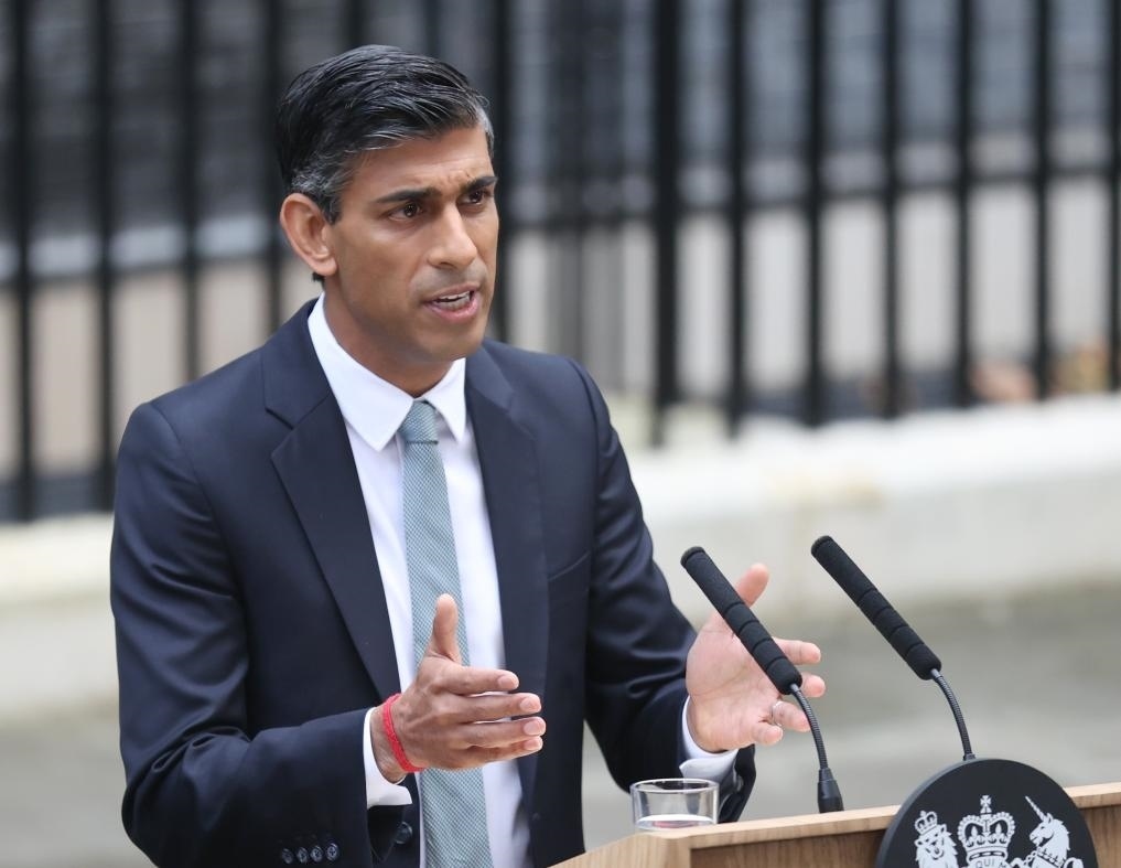 2022年10月25日，里希·蘇納克在英國倫敦唐寧街10號首相府前發(fā)表講話。新華社記者李穎攝