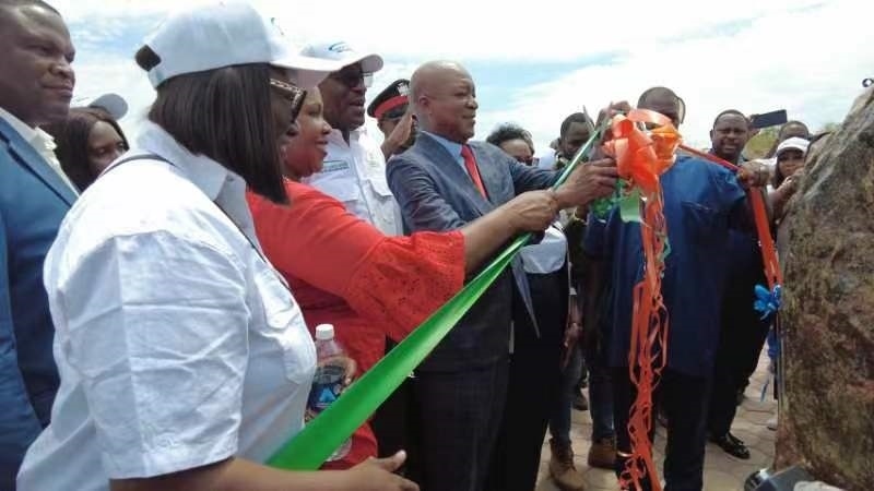 嘉賓為學(xué)校剪彩。主辦方供圖