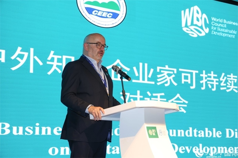 世界可持續(xù)發(fā)展工商理事會(huì)會(huì)長兼主席貝德凱致辭。人民網(wǎng)記者任皓宇攝
