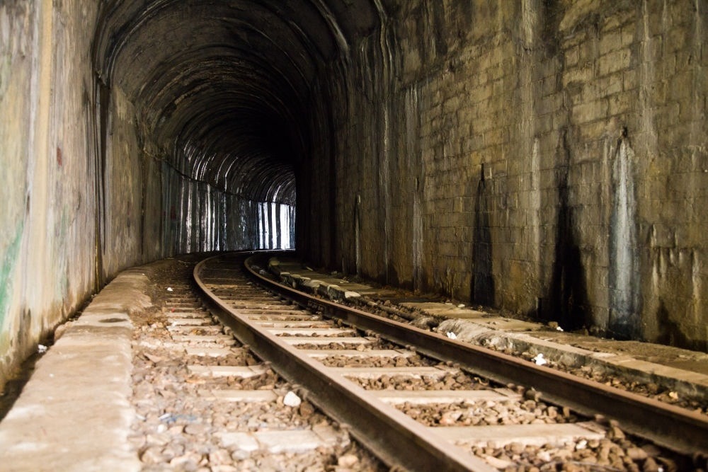 這是2013年3月22日拍攝的河口境內(nèi)的米軌鐵路。