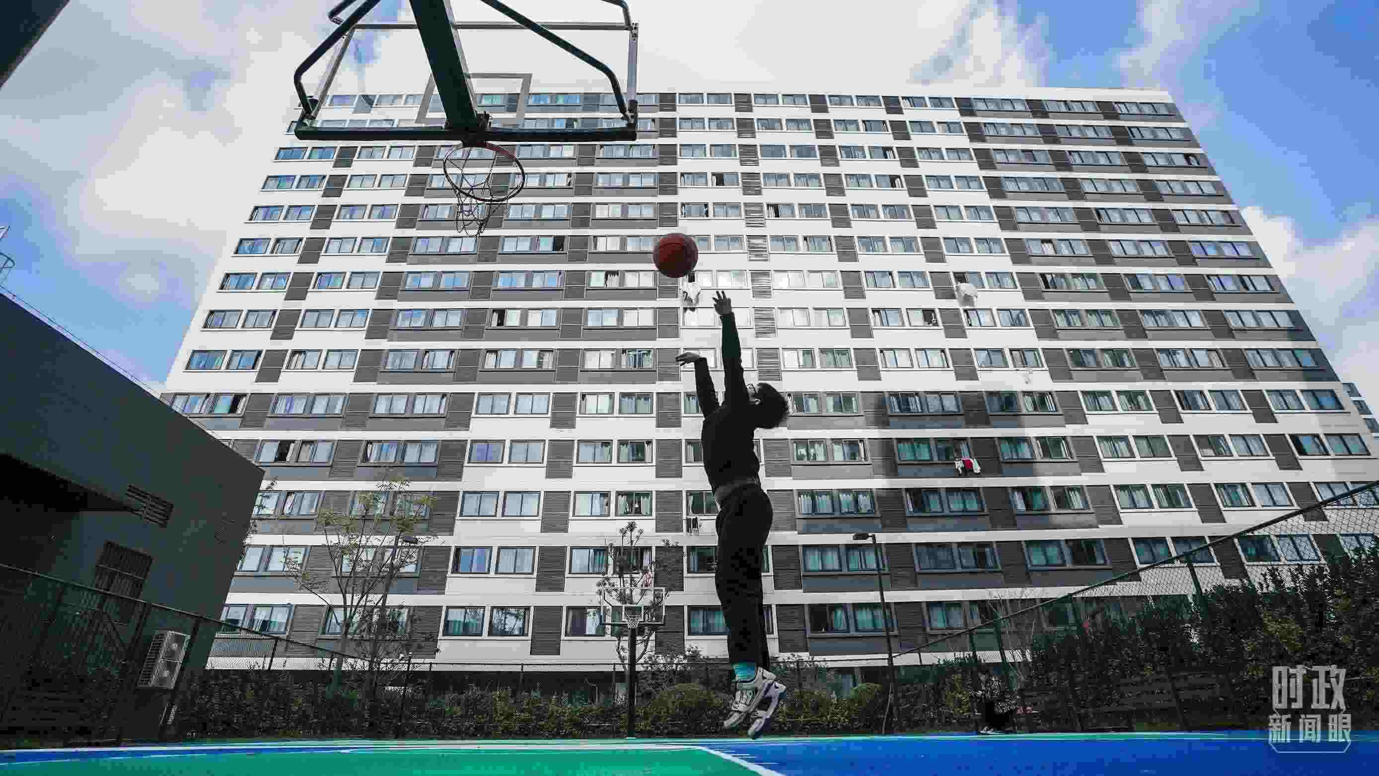 △上海市閔行區(qū)新時代城市建設(shè)者管理者之家。（總臺國廣記者李晉拍攝）