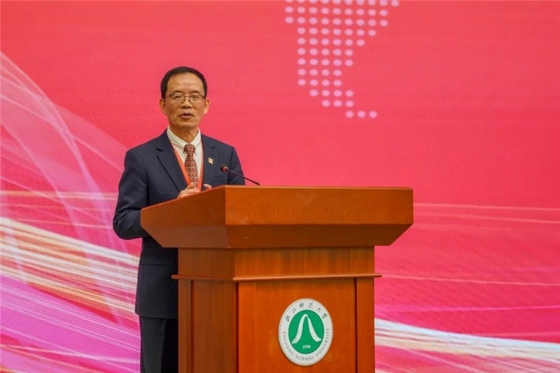 國務院學位委員會區(qū)域國別學學科評議組秘書長、浙江師范大學非洲研究院（非洲區(qū)域國別學院）院長劉鴻武致辭。主辦方供圖