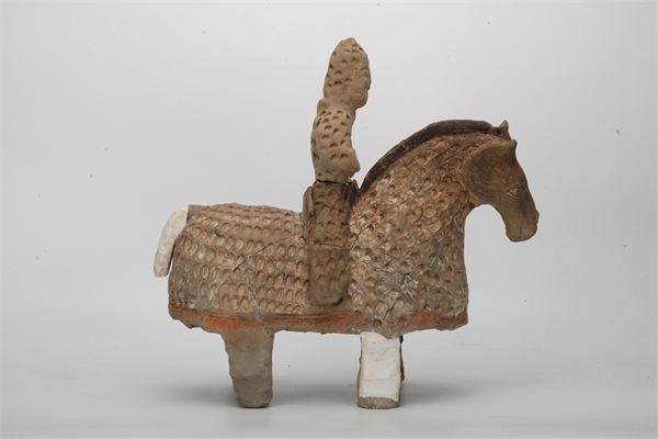 陶鎧甲騎馬俑。國家文物局供圖