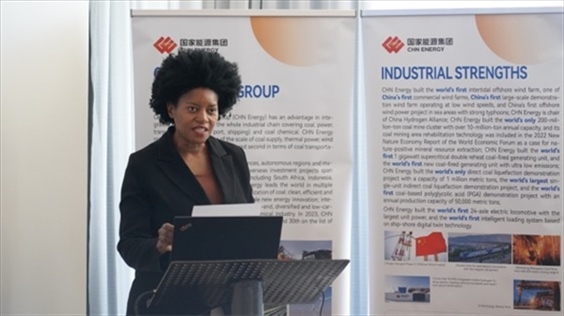 南非獨立傳媒集團(tuán)代表諾爾萬德爾-恩齊扎發(fā)言。 人民網(wǎng) 張茜攝