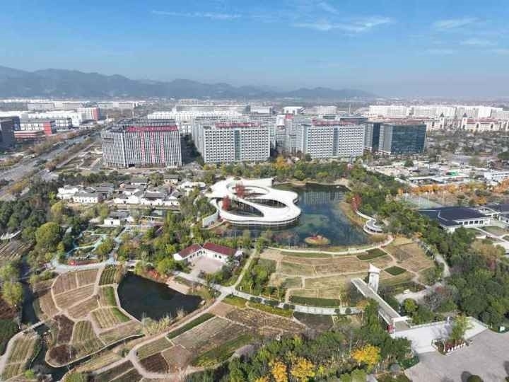 有機(jī)更新后的義烏城西街道橫塘村俯瞰圖。義烏城西街道供圖