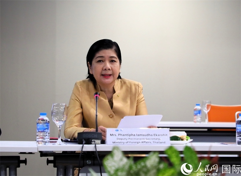 泰國(guó)外交部副次長(zhǎng)潘提帕作主旨發(fā)言。人民網(wǎng)記者 白元琪攝