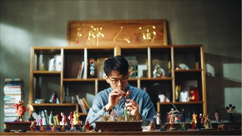 郎佳子彧通過短視頻直播，讓更多人關(guān)注并喜歡捏面人。受訪者供圖