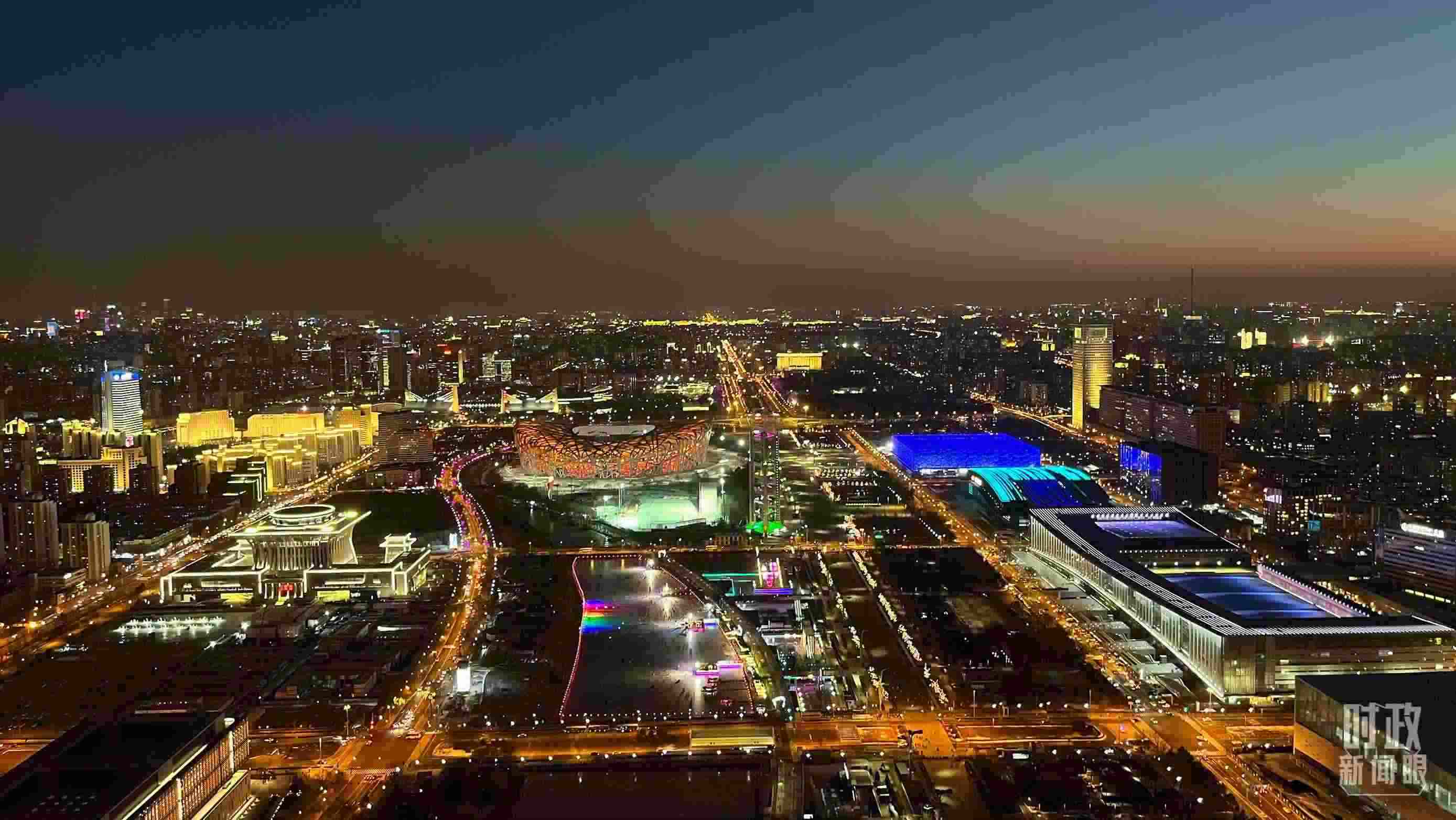 △2023年12月31日，從北京奧林匹克塔俯拍北京城區(qū)。（總臺央視記者金雨秋拍攝）