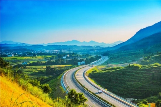 農村公路讓老百姓出行變得更便捷。受訪方供圖