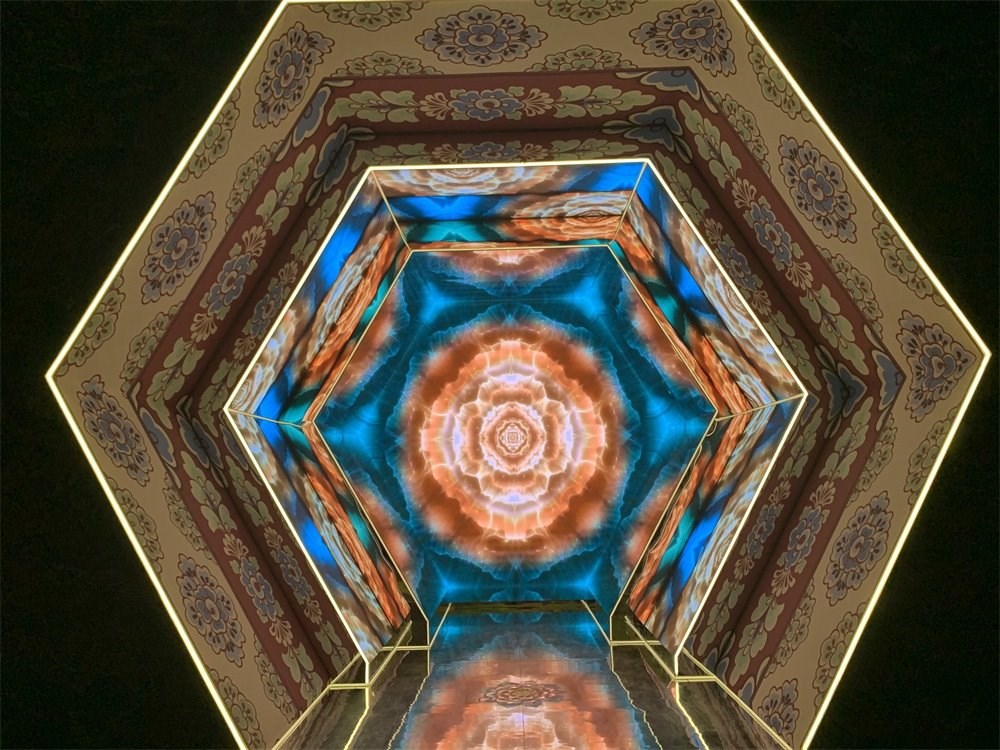 中國國家博物館“華彩萬象——石窟藝術(shù)沉浸體驗”現(xiàn)場。人民網(wǎng)記者 韋衍行攝