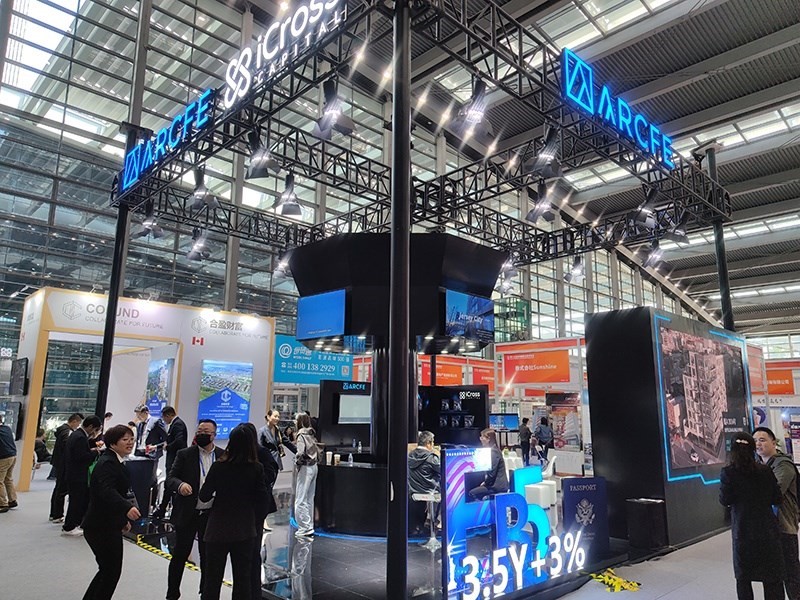 2023年12月16日，第十七屆深圳國(guó)際金融博覽會(huì)在深圳會(huì)展中心開(kāi)幕，近300家金融機(jī)構(gòu)和企業(yè)攜手多款金融產(chǎn)品集中亮相。