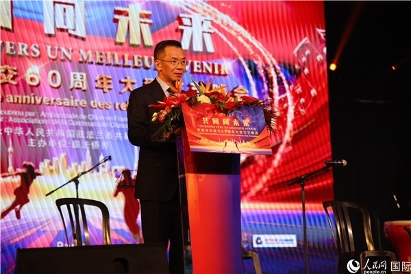 法國前總理拉法蘭出席晚會(huì)并致辭。 人民網(wǎng)記者 尚凱元 攝