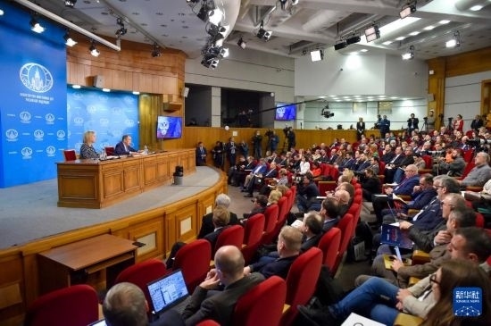 1月18日，在俄羅斯首都莫斯科，俄羅斯外長(zhǎng)拉夫羅夫回答記者提問(wèn)。新華社發(fā)（亞歷山大攝）