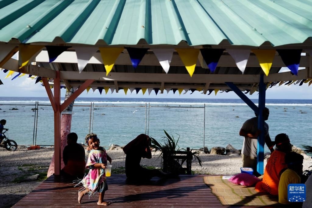 1月20日，當(dāng)?shù)厝嗽阼斠惶幒┬蓍e娛樂(lè)。新華社記者 王申 攝