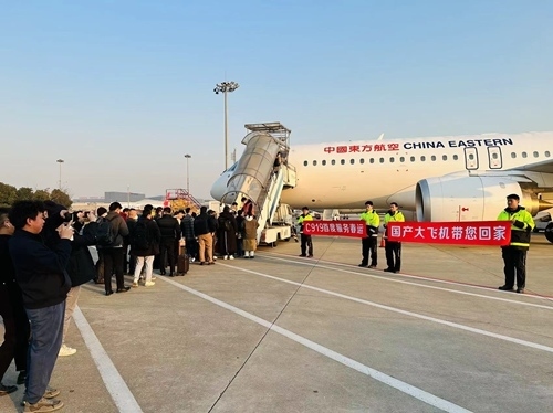 2024春運(yùn)第一天，東航4架C919大飛機(jī)全部投入商業(yè)運(yùn)營(yíng)。東航供圖