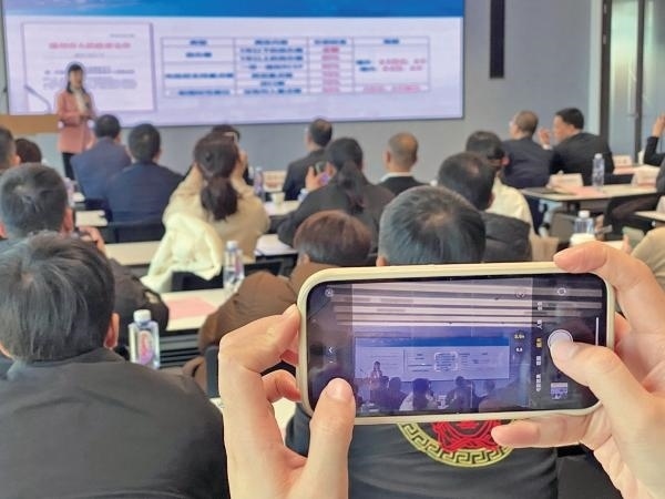 1月2日，“百團千企出海拓市場增訂單”行動啟動。蔣文廣 攝