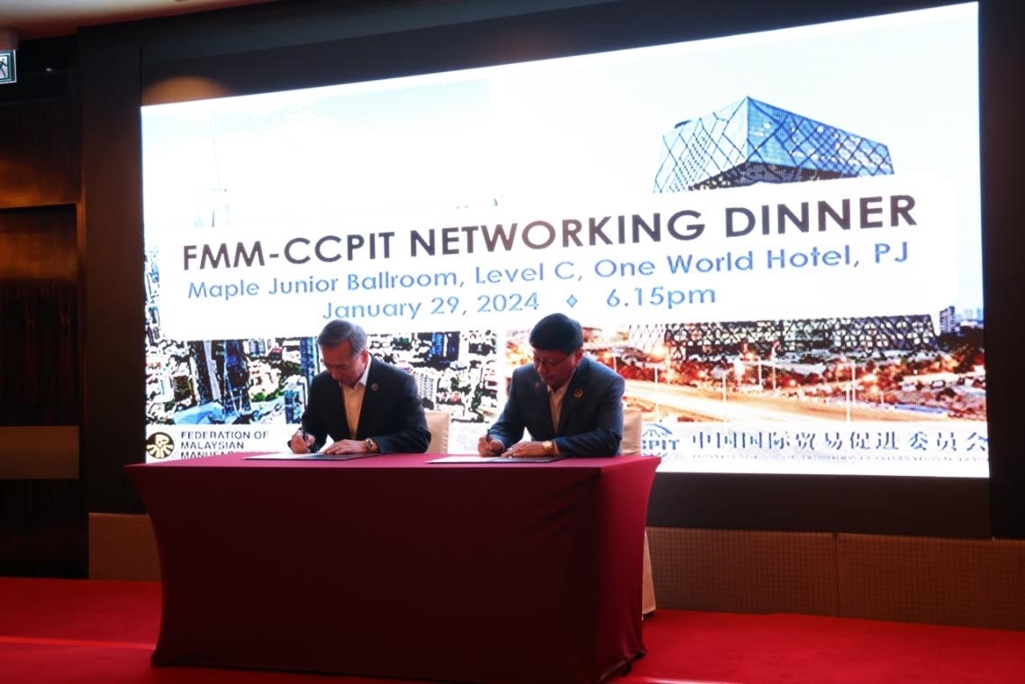 1月29日，中國貿(mào)促會(huì)與馬來西亞制造商聯(lián)合會(huì)簽約儀式在馬來西亞雪蘭莪州舉行。人民網(wǎng)記者 楊一攝