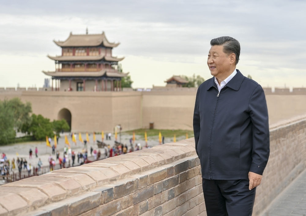 2019年8月20日上午，習近平來到嘉峪關(guān)關(guān)城，登上城樓察看關(guān)城整體面貌，聽取河西走廊長城、關(guān)隘歷史文化情況介紹。新華社記者 謝環(huán)馳 攝